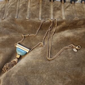 Elegant Gold and Blue Pendant Necklace
